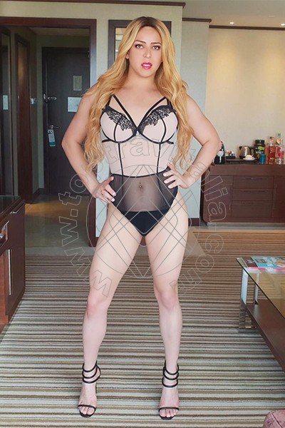 Foto 2 di Ninah Fox trav Glasgow