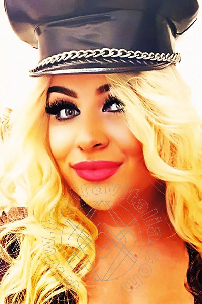 Foto selfie 2 di Amira Ahsen trav Bucarest