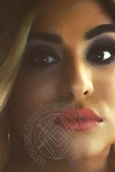 Foto selfie 8 di Amira Ahsen trav Bucarest