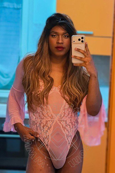 Foto selfie di Sabrina Alencar trav Sorrento